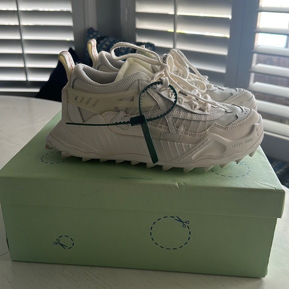 Off-White c/o Virgil Abloh - Picture 2 of 8